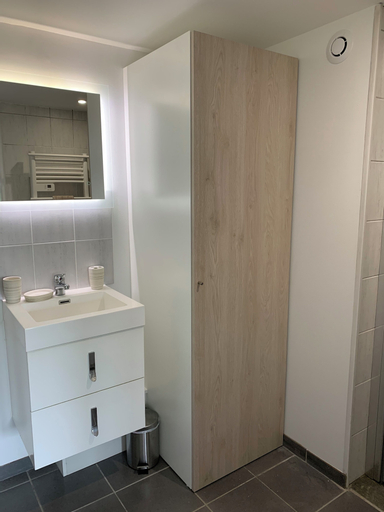 Bedroom 27