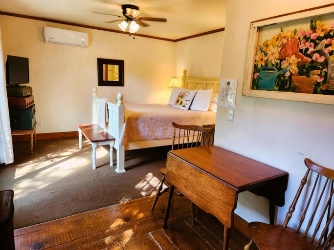 Others 5, Oak Hill Inn, San Diego