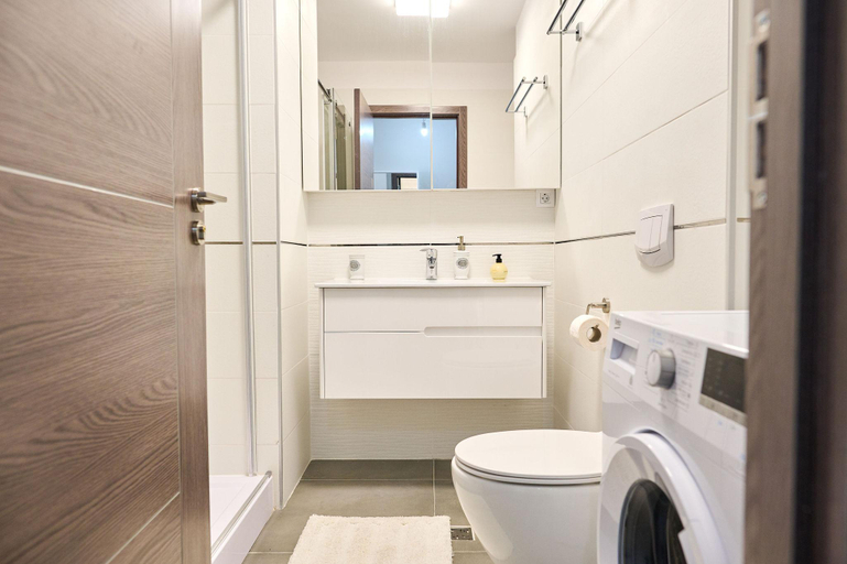 Bathroom 4, Studio Selena Onix Blue, Navodari