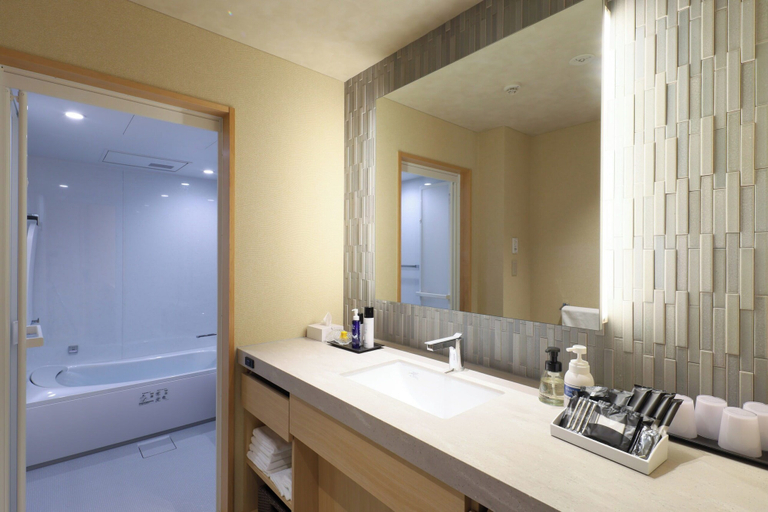 Bathroom 5, Hotel Meizanso, Gamagōri