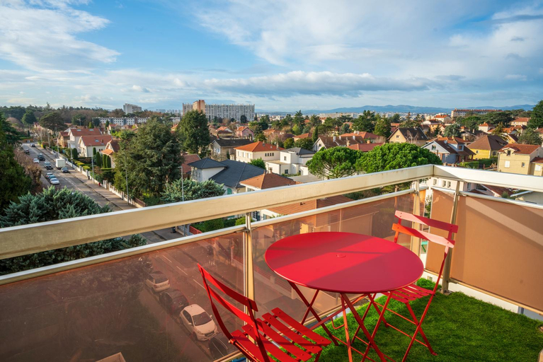 Exterior & Views 4, T2 de standing climatise avec parking prive, Tram T2 T5, Hopitaux est, Rhône