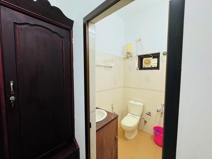 Bathroom 4, Coconut Creek Homestay, Kottayam