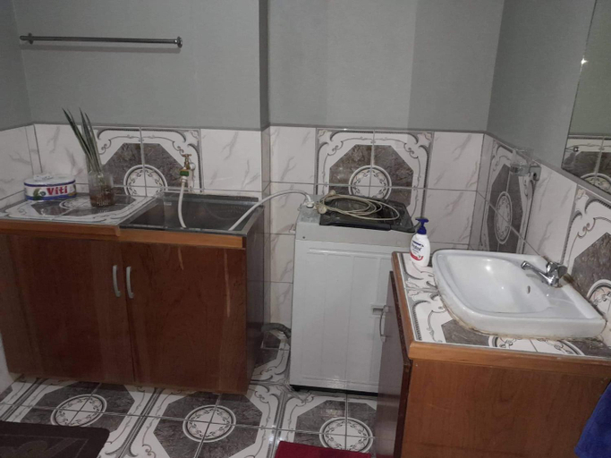 Karans Apartment, Ba