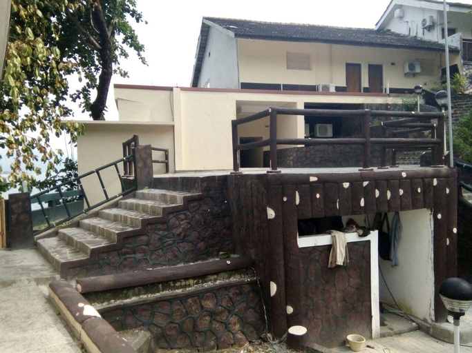 Exterior & Views 18