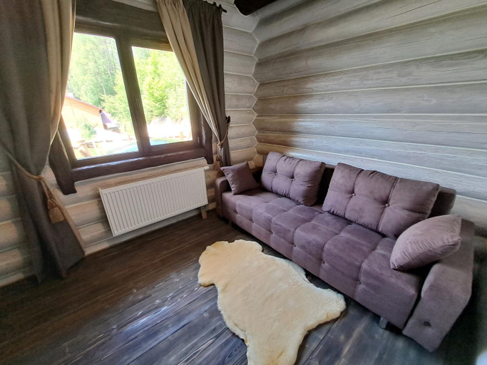 Others 5, Mountain White House гостиннии двір, Nadvirnians'kyi