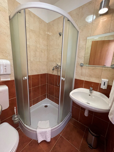 Bathroom 4, Canada Hotel, Budapesti