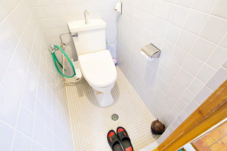 Bathroom 3, Nirai Onna Ipponmatsu, Onna