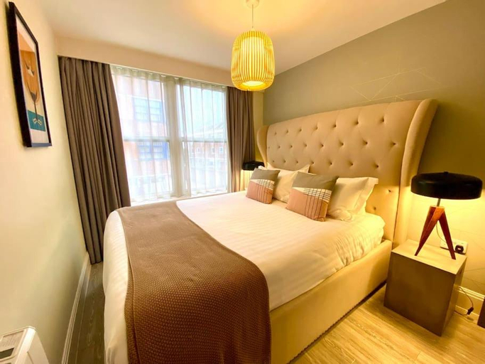 Beautiful 2 Bedroom Apartment - 1 Minute walk to Poole Quay - Great Location - Free Parking - Fast W, Poole