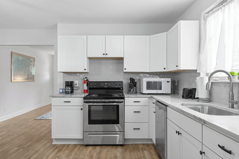 Others 5, Trendy at Hoyt Two Homes, Hamilton