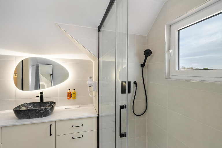Bathroom 2, Douro Prestige Urban Retreat with shared S-Pool & Gym, Porto