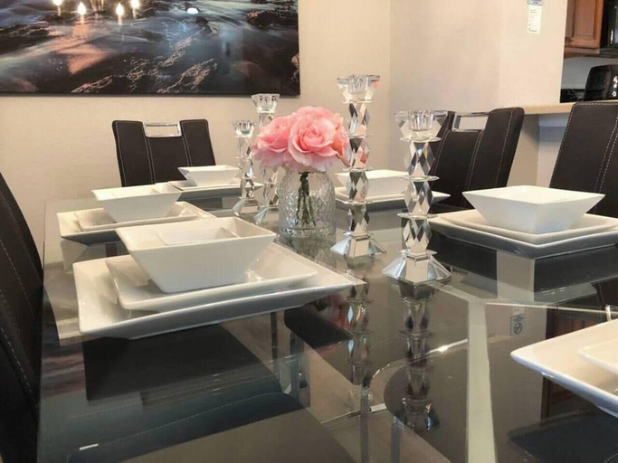 Food & Drinks, Tideview 66 · NEW Luxury 3 Suites Resort Home. Sleep 9, Orange