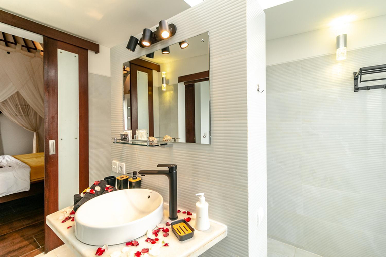 Others 5, 2/3 OFF* Modern Central Pvt. Villa w/ Pool&Parking, Badung