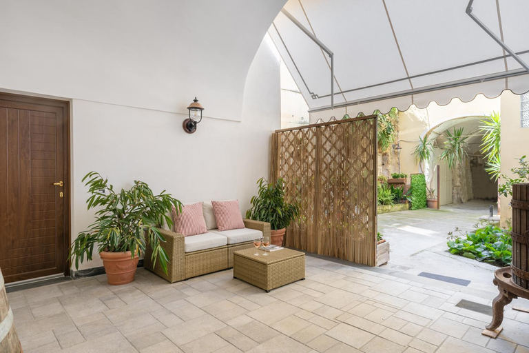 Others 5, Maison Le Graziose, Napoli