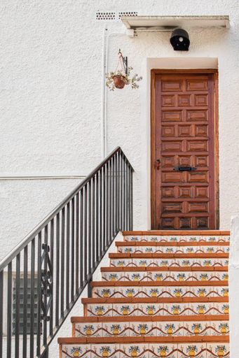 Others 5, Casa Mas Montanas, Valencia