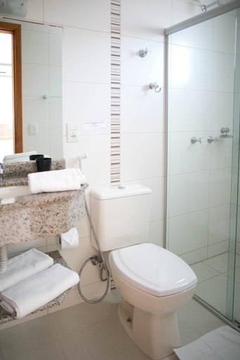 Bathroom 3, Bombinhas Praia Apart Hotel - Unidade rua Corrupiao, Bombinhas