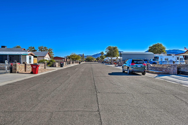 Exterior & Views 1, Yuma Vacation Rental with Yard and Grills!, Yuma