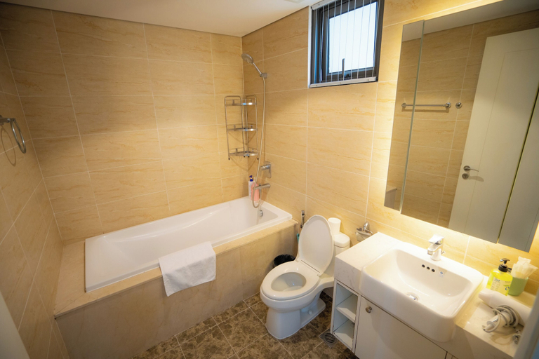 Bathroom 4, Feria Home - D'capitale Tran Duy Hung, Cầu Giấy