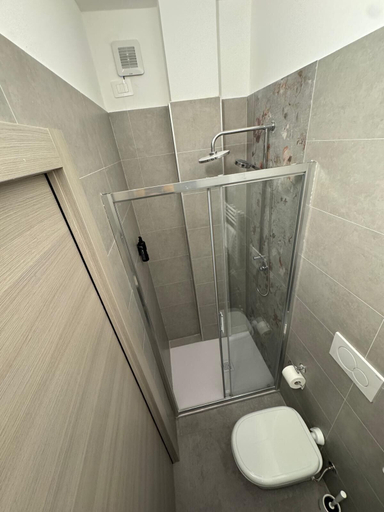 Bathroom 5, Hotel Parma, Milano