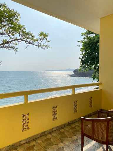Exterior & Views 9