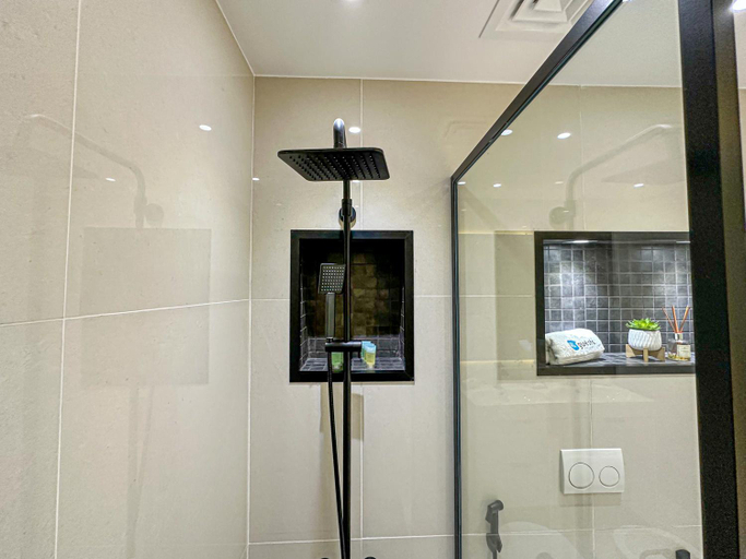 Bathroom 4, Luxurious High-Rise Apartment With Stunning Views, Dubai