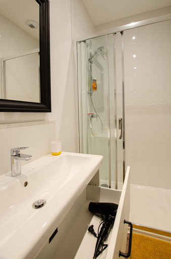 Bathroom 7