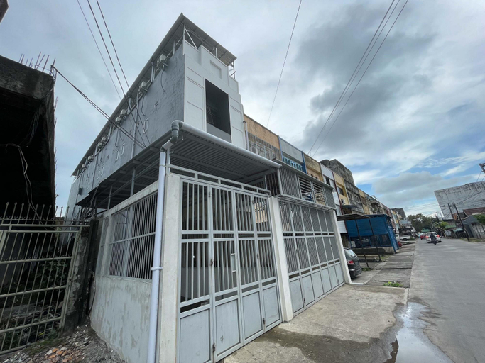 Exterior & Views 1, RedDoorz @ Ramelau near AP Pettarani, Makassar