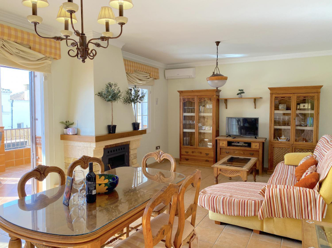 Shared lounge/TV area