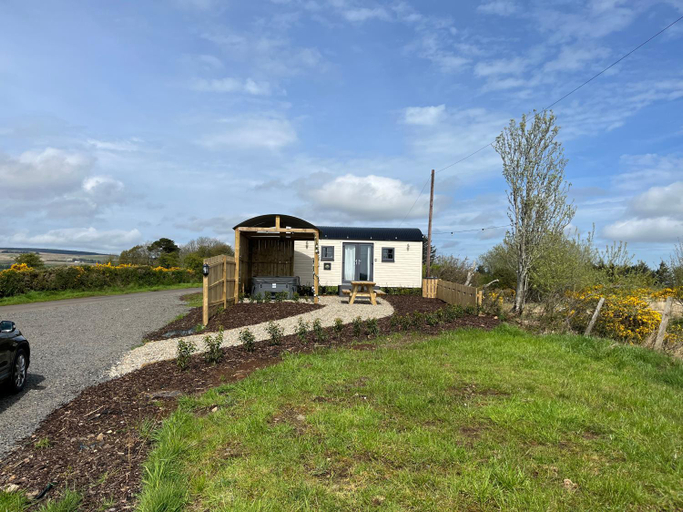 Others 2, Redfox Shepherds hut and private hot tub, Causeway Coast and Glens