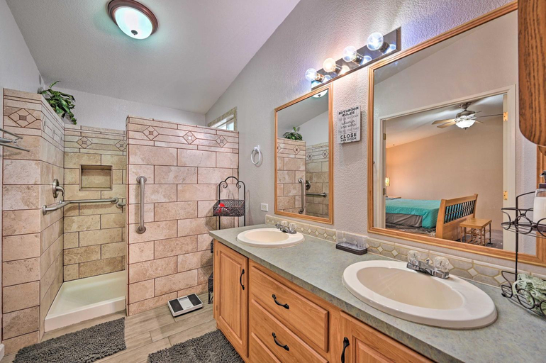 Bedroom 3, Yuma Vacation Rental with Yard and Grills!, Yuma