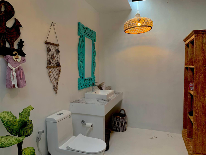 Bathroom 18
