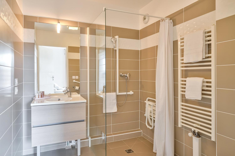 Bathroom, OVELIA Chatou - Le Carre Brimont, Yvelines