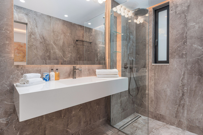 Bathroom 3, Alimos Luxury 3Bd w Outdoor Jacuzzi, Attica