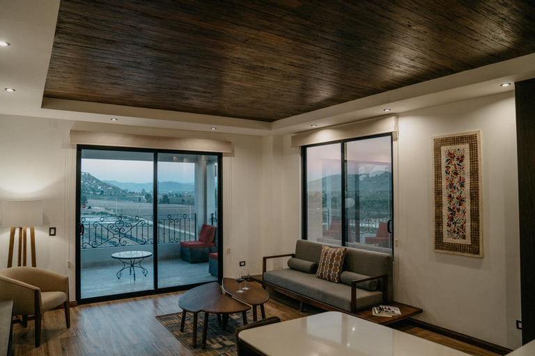 Others 5, Villa Montefiori, Ensenada