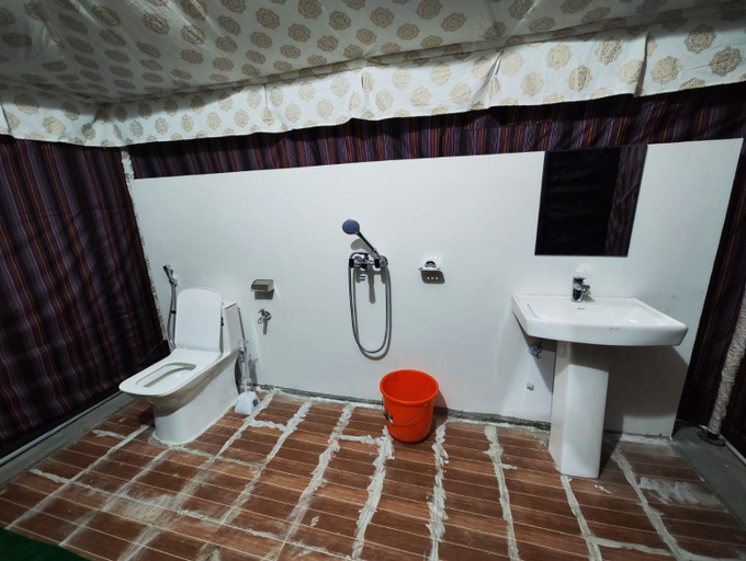 Bathroom, The Grand Ghazi Clover Camp Hunder, Nubra Valley, Leh