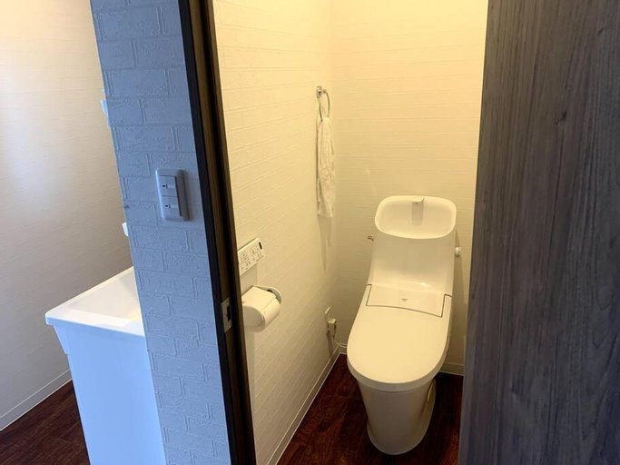 Others 4, Zenibako House 2f, Otaru
