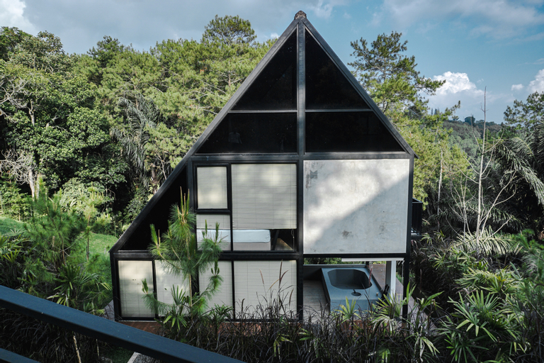 Exterior 7