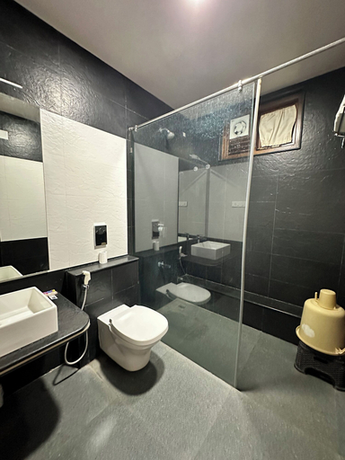 Bathroom 4, Singaras Coffee Country, The Nilgiris