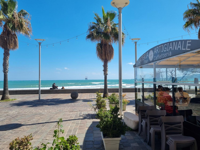 Food & Drinks 4, La Suite sul Mare, Crotone
