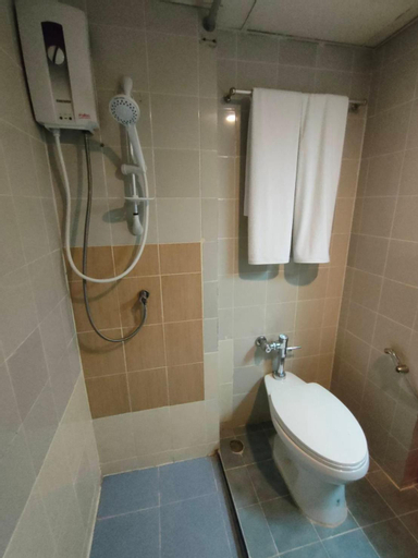 Bedroom 4, Inter Tower Hotel, Su-ngai Ko Lok
