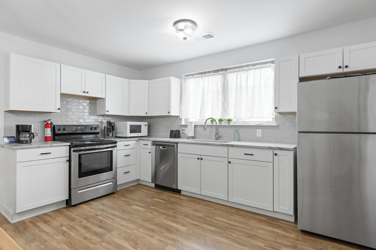 Others 5, Trendy at Hoyt Two Homes, Hamilton