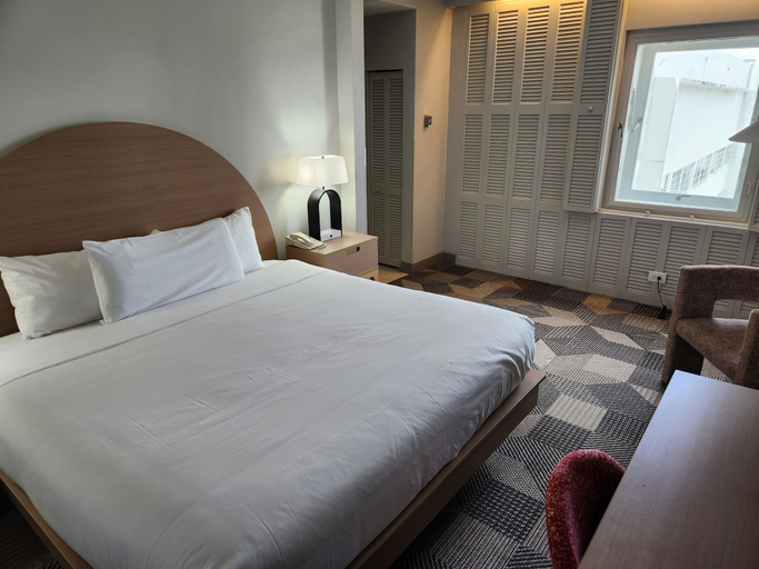 Bedroom 3, Miami International Airport Hotel, Miami-Dade