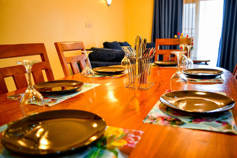 Food & Drinks, Peace Of Mind Suites, Busiiro