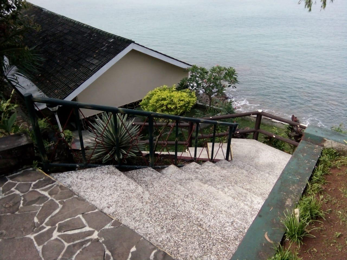 Exterior & Views 6
