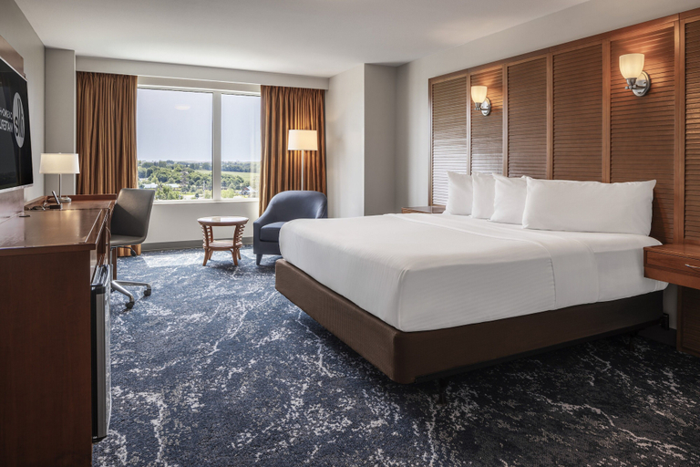 Bedroom 2, Isle Casino Hotel Waterloo - A Caesars Rewards Destination, Black Hawk