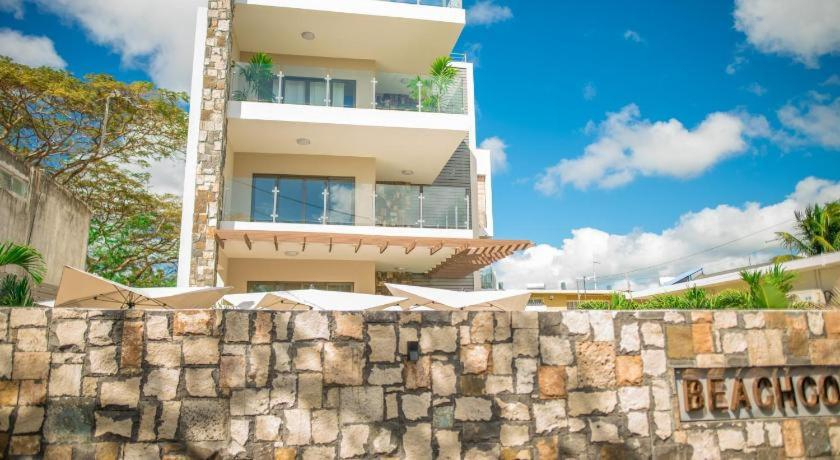 Luxury 2-bedroom apartment with shared pool 2 mins to Pereybere beach