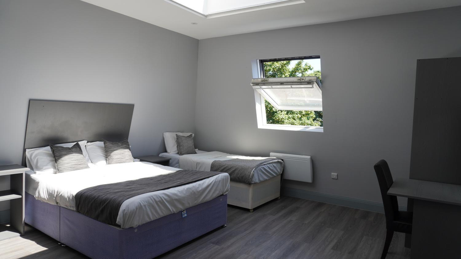 Bedroom, Roshni Hotel, London
