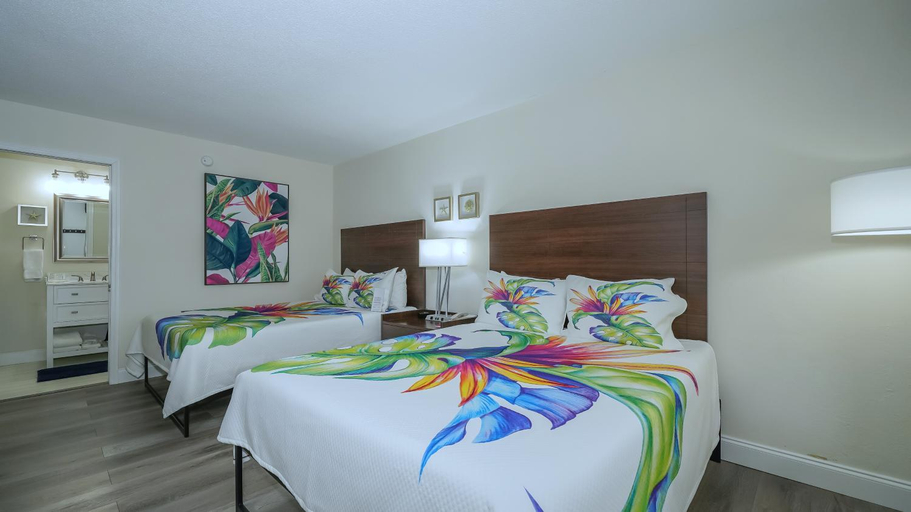 Others 4, All-New, Private, Huge TV, Heated Pool, Tiki Bar, Manatee