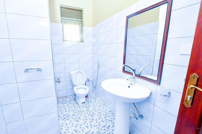 Bathroom 2, Peace Of Mind Suites, Busiiro