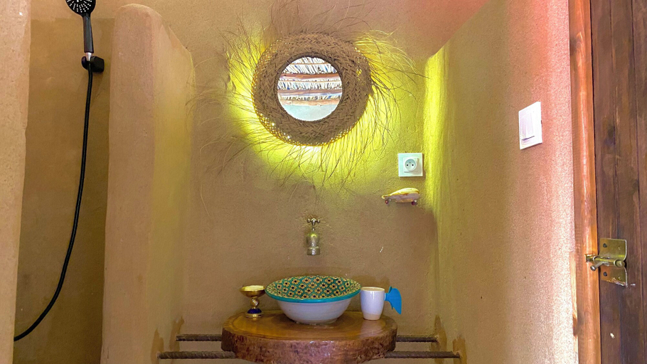 Bathroom, Dar Tawarta