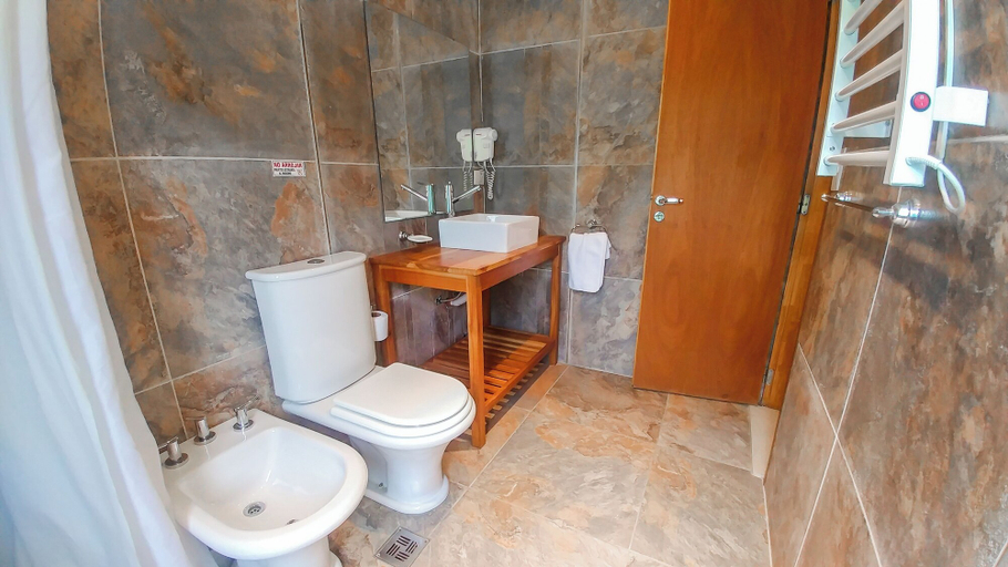 Bathroom 4, Apartamentos Catedral inn, Bariloche